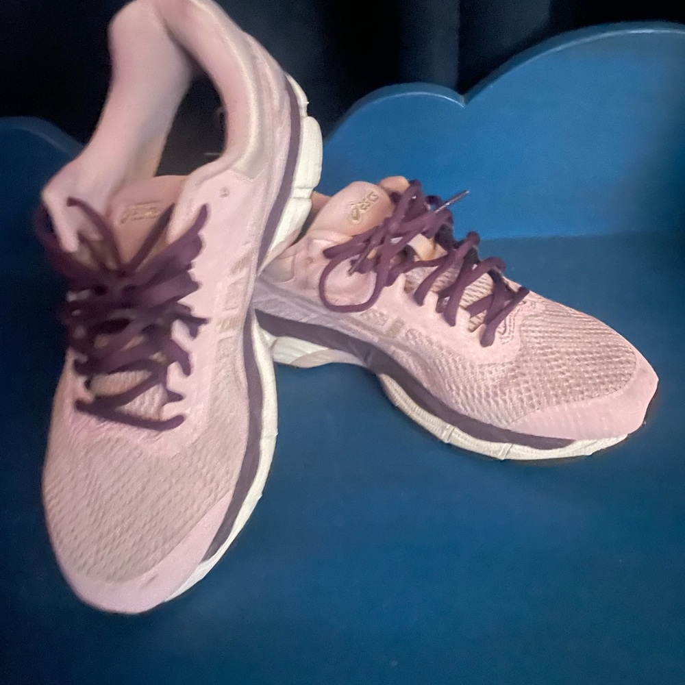 Women’s Asics athletic shoes